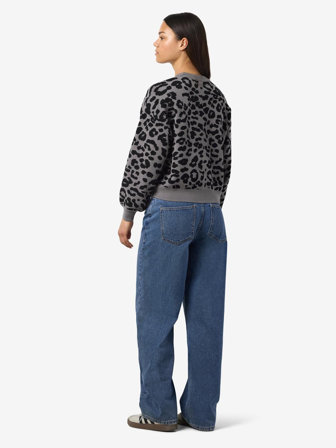 model_shot-front_full